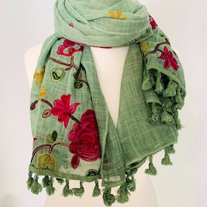 Embroidered Green Scarf: Floral Thread Tassel Scarf